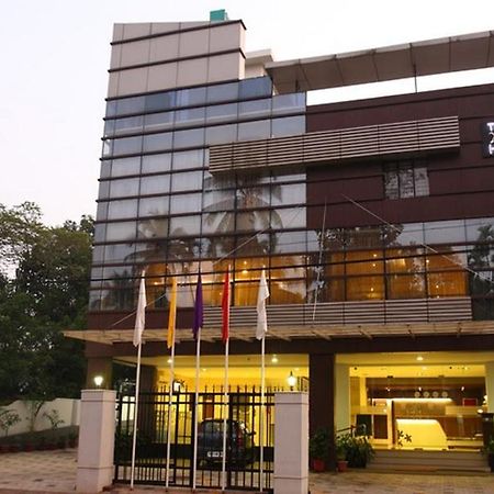 Hotel Monarch Кожикод Екстериор снимка
