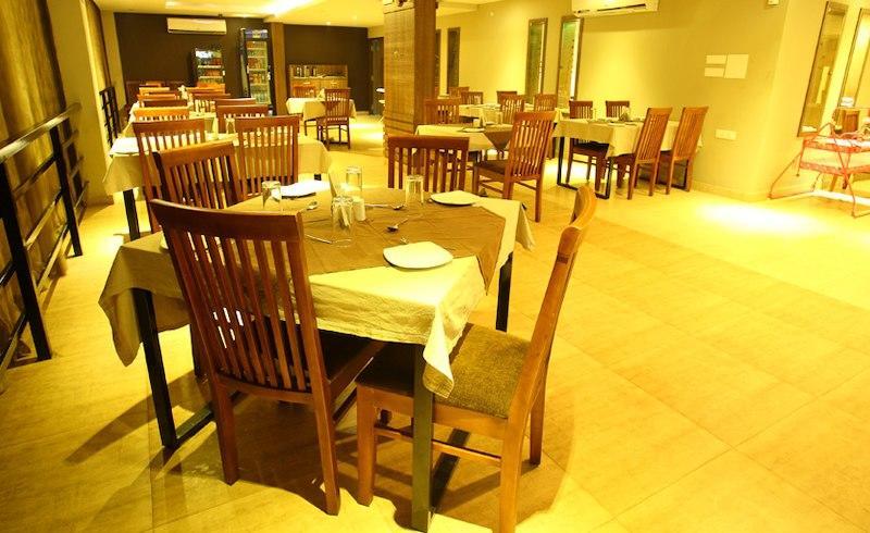 Hotel Monarch Кожикод Екстериор снимка